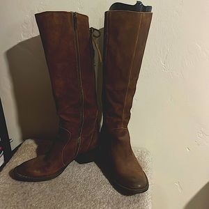 Never worn Born boots!
